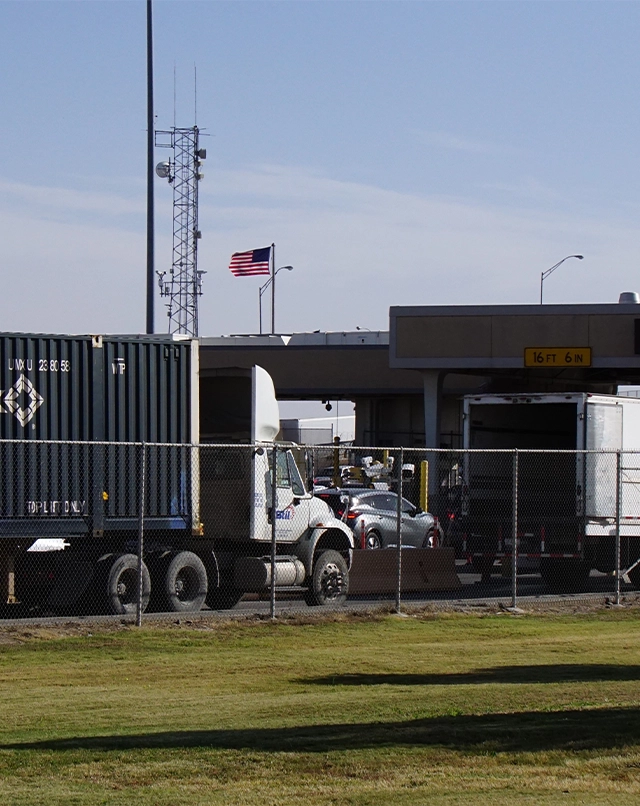 truck waiting on cross border us